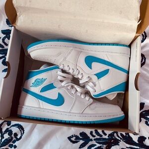 Air Jordan UNC Mid Size 9